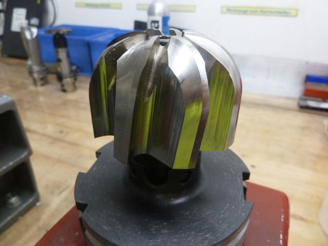 Seitenansicht Walzenstirnfräser HSSE: Radius R25, Ø 70 mm, für präzise Aluminium-Zerspanung
