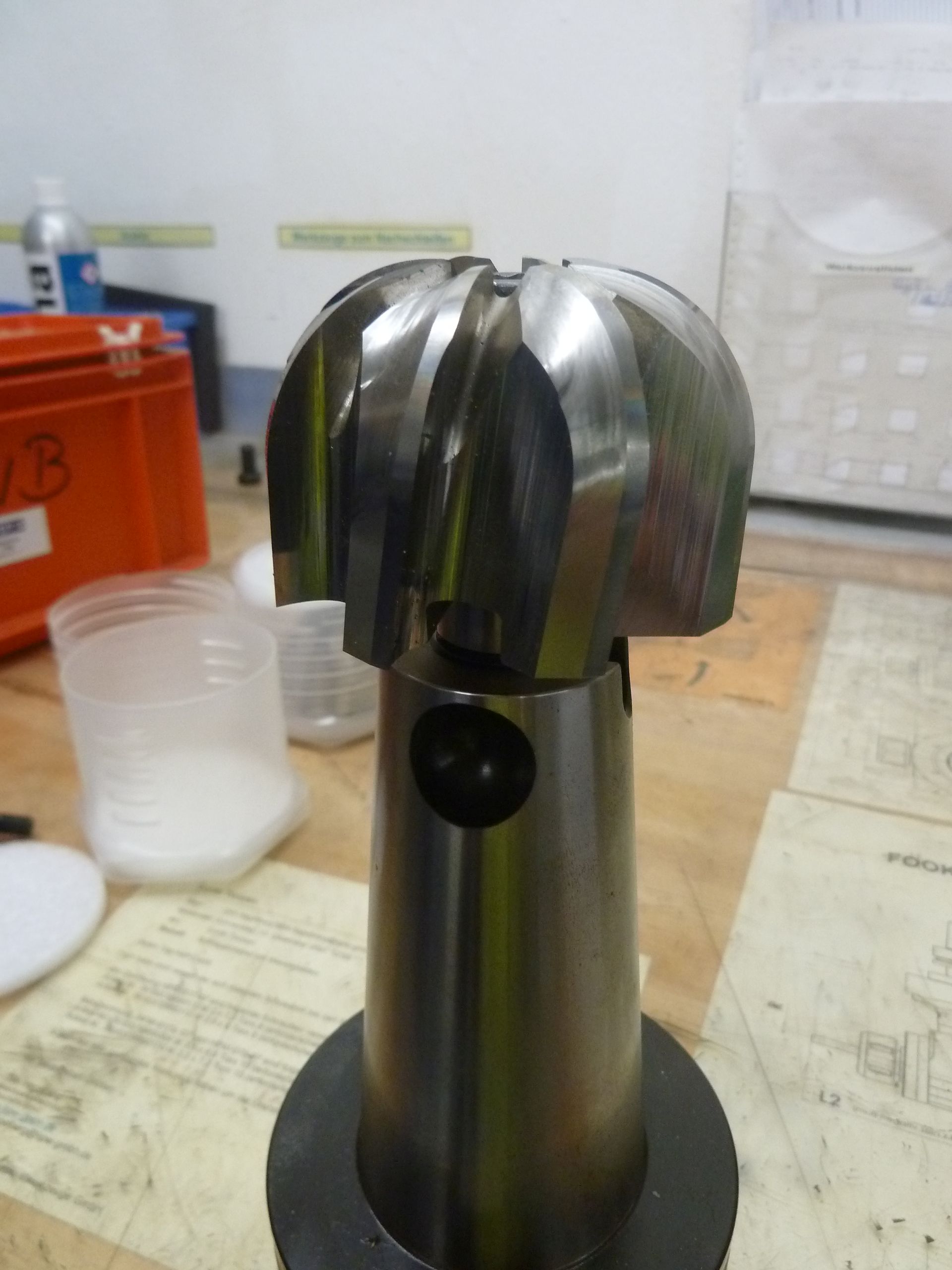 Detailansicht der Aufnahmebohrung Ø 22 mm mit Längs- und Quernut am Walzenstirnfräser HSSE für Aluminiu